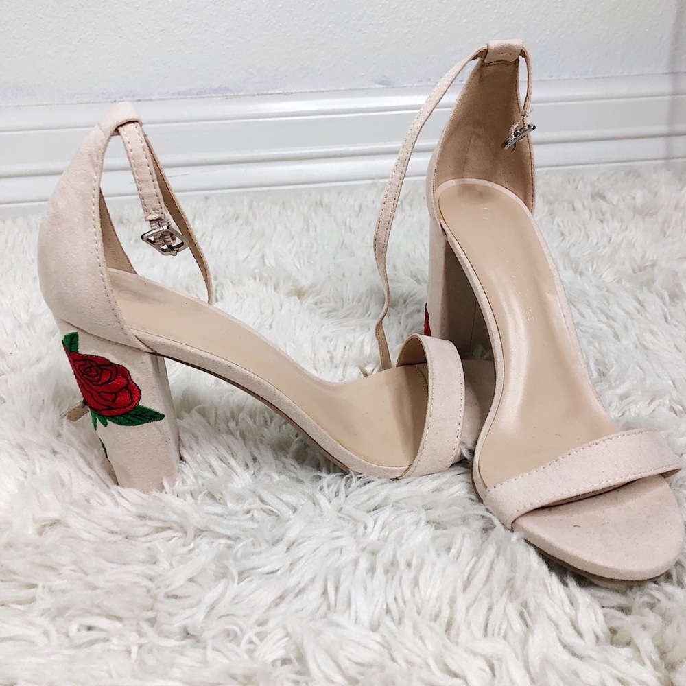Shoes - Picture 4 of 6